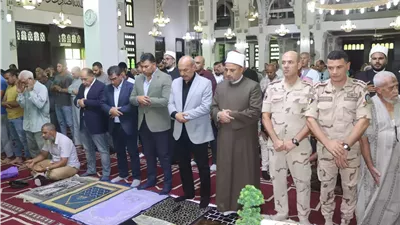 محافظ السويس يشارك فى تشييع جنازة 