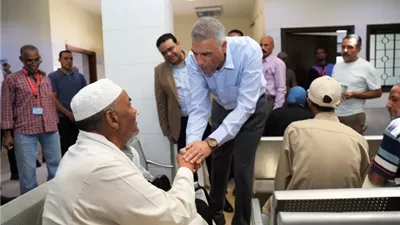 فى جولة مفاجئة.. محافظ أسوان يتفقد القومسيون الطبى العام بالنفق