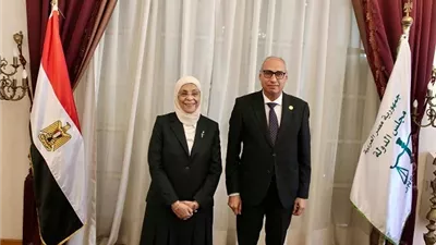 رئيسة النيابة الإدارية تهنئ رئيس مجلس الدولة بتوليه مهام منصبه