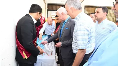 رئيس جامعة أسيوط يتفقد أعمال الكشف الطبي للطلاب الجدد