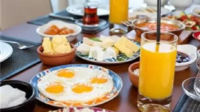 قبل أن تتخطى وجبة الإفطار .. تعرف على تأثيرها في جسمك ووزنك