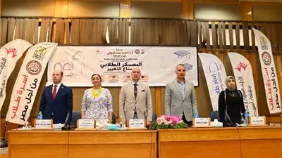 رئيس جامعة أسيوط يشهد فعاليات المعسكر الطلابي