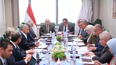وزيرالصحة يبحث مع جهاز مشروعات الخدمة الوطنية موقف المشروعات الإنشائية