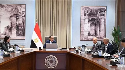 مدبولي يتابع مستجدات الموقف الحالي لمشروعات تحلية مياه البحر