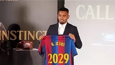 جيسوس بعد انضمامه لبرشلونة: كنت أترك المدرسة لمشاهدة رونالدينيو
