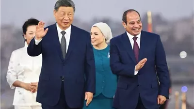 الرئيس السيسي والسيدة قرينته يصطحبان رئيس الصين وقرينته في جولة بالمتحف الكبير