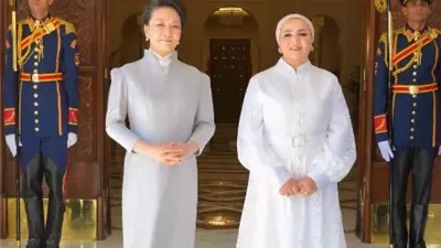 السيدة انتصار السيسى تنشر صورا من استقبالها لقرينة الرئيس الصيني