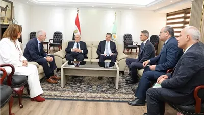 وزير الزراعة يلتقي وفدًا ألمانيًا لبحث تطوير أنظمة الإنتاج والزراعة العمودية للقمح