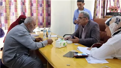 محافظ الإسماعيلية يعقد لقاء جماهيريا مع أهالي التل الكبير