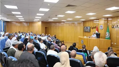 محافظ المنيا يبحث سبل تيسير التقنين لواضعي اليد على أملاك الدولة