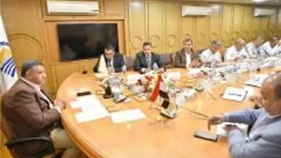 محافظ قنا يستعرض الموقف التنفيذي لتشغيل المجازر النصف آلية