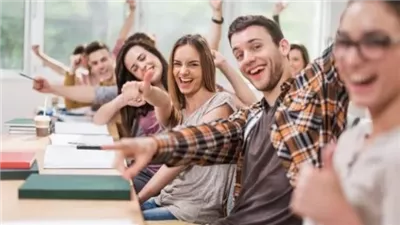 أول انطباع يدوم.. إتيكيت التعامل مع الزملاء والأساتذة في الجامعة