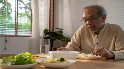 بعد سن الـ60.. ابتعد عن هذه الوجبات للحفاظ على صحتك