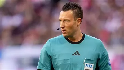 الألماني جابلونسكي حكما لمباراة برشلونة وفينورد بدوري أبطال أوروبا