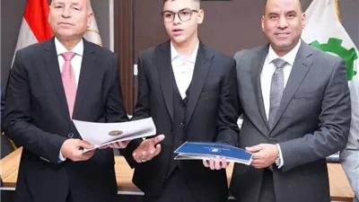 وزير العمل ومحافظ القاهرة يشهدان تكريم أوائل خريجي مركز المطرية