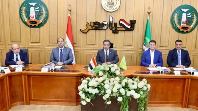 محافظ المنوفية خلال