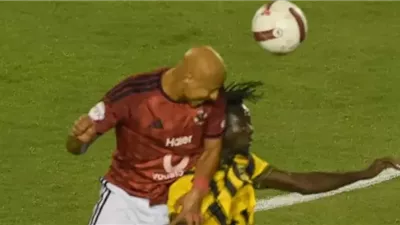 عمرو الجزار يخرج مصاباً من مباراة الأهلي أمام المقاولون في الدوري