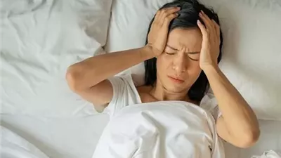 متعب لكن لا تستطيع النوم؟ .. 8 أسباب قد تفسر هذا التناقض