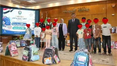 محافظ القليوبية يسلم 400 شنطة مدرسية لـ100 أسرة من الأولى بالرعاية