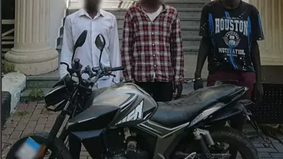 ترك المفتاح بها.. تفاصيل سقوط 3 أجانب سرقوا دراجة نارية في عابدين