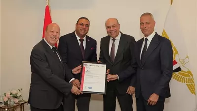 وزير الطيران المدني يشهد حصول مصر للطيران على 3 اعتمادات دولية