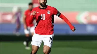 رونالدو وميسي في الصدارة..محمد صلاح ضمن أغنى 25 لاعبًا في التاريخ