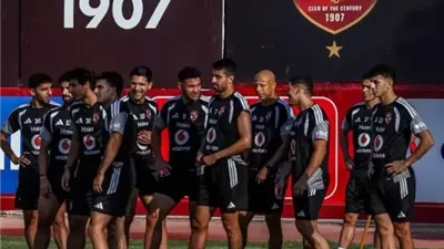 إمام عاشور يُزين قائمة الأهلي لمواجهة المقاولون العرب غداً