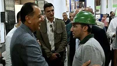 رئيس الوزراء يتفقد مصنع الشركة الوطنية للصناعات البلاستيكية بالمنطقة الصناعية ببلطيم