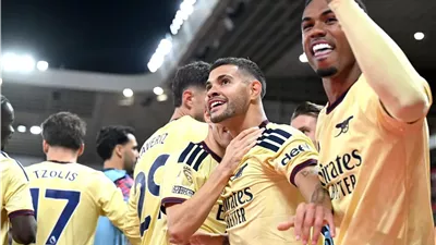 آرسنال يفوز علي سندرلاند بثنائية ويتصدر الدوري الإنجليزي