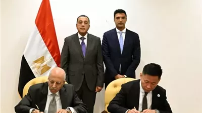 مدبولى يشهد مراسم توقيع عقد إنشاء مصنع لإنتاج البطاريات الكهربائية
