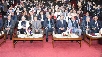 انطلاق المؤتمر الثامن للدراسات العليا والبحوث بجامعة قناة السويس