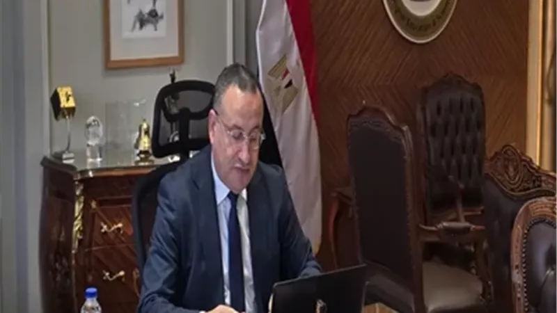 الدكتور عبد العزيز