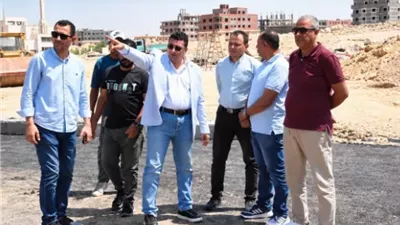 رئيس جهاز القاهرة الجديدة يتفقد أعمال الطرق والكهرباء ببيت الوطن