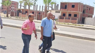 رئيس جهاز حدائق العاشر يتابع مشروعات حي السنابل ميدانياً
