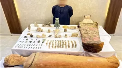 كنوز من العصر الفرعوني والروماني.. ضبط عنصر جنائى بحوزته 151 قطعة أثرية بالمنيا