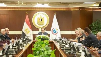 وزير الصحة يناقش استراتيجية توسيع قاعدة المتبرعين بالكلى من الأحياء