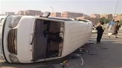 إصابة 14 أثر انقلاب ميكروباص بطريق مصر الإسماعيلية الصحراوي