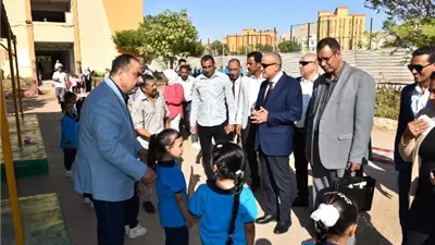 محافظ الأقصر يتفقد عددًا من المدارس بالزينية والقرنة