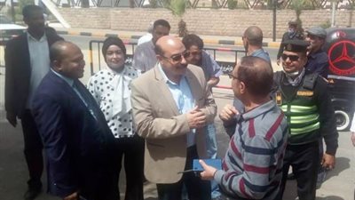 محافظ أسوان يشهد إنطلاق مشروع مياه الشرب والصرف الصحى بطريق السادات