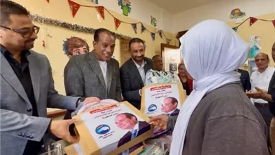 مستقبل وطن الإسماعيلية يوزع هدية الرئيس على طلاب القنطرة شرق..صور
