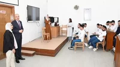 رئيس جامعة قناة السويس يتفقد مدرجات كلية التمريض