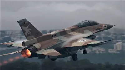 الاحتلال الإسرائيلي يشن غارات على غزة ويقتل اثنين من المدنيين