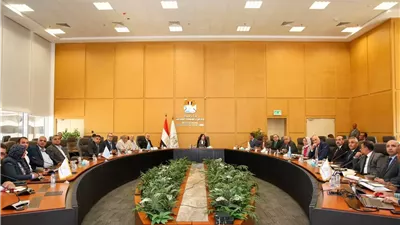 وزيرة الإسكان تتابع تنفيذ المشروعات مع الجهاز المركزي للتعمير
