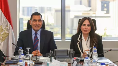 وزير الشباب يبحث التعاون مع وزيرة الإسكان