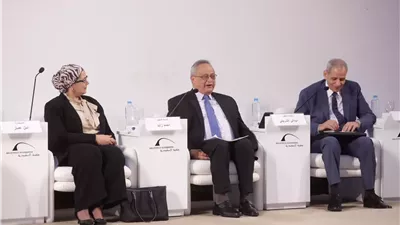 رئيسة القومي للمرأة تشارك في حلقة نقاشية حول 