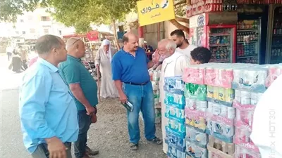 حملات دورية لمراجعة تراخيص المحال والمطاعم والأكشاك بأسيوط