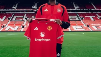 مانشستر يونايتد يعلن ضم كريم قاسم لاعب مان سيتي