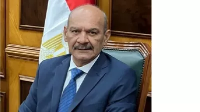 محافظ السويس يعلن طرح 30 سلعة مخفضة بمنافذ 
