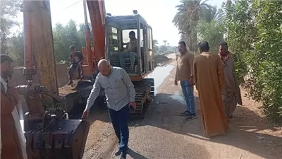 أسيوط: رفع 60 طنًا من مخلفات تطهير ترعة الشامية بساحل سليم