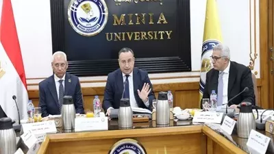 وزير التعليم العالي يوجه بالإلتزام بالانضباط وانتظام الدراسة بالجامعات